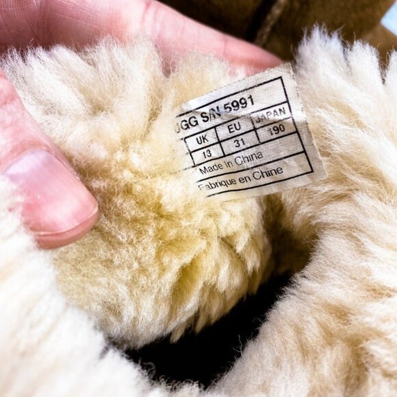 Kids Ugg K Bailey Button Boots in Chestnut Size 1 - Picture 6 of 9